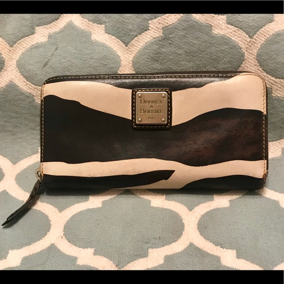Dooney & Bourke Handbags - Dooney and Bourke Zipper Wallet